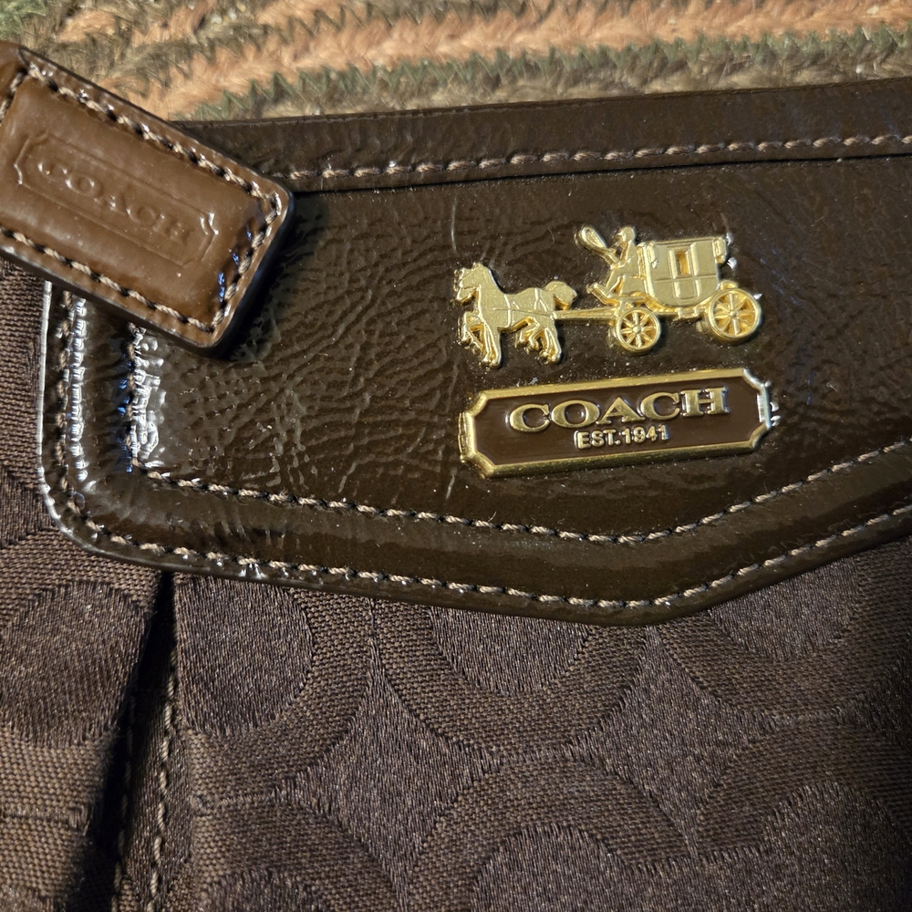 Coach Madison Medium Clutch Pouch Chocolate Brown W/Wristlet  Elegant !  Nwot - Picture 7 of 10